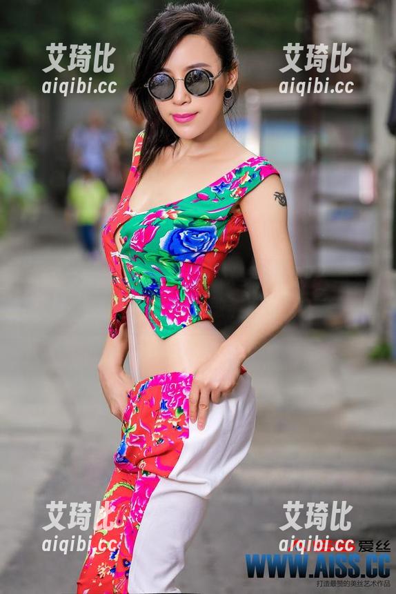 AISS爱丝(钻石版) - 赵梦洁的双人写真，更新后你敢看吗？