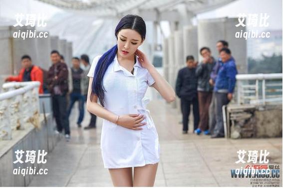 AISS爱丝(黄金版) - 去逛街不只是买买买，萱萱的高清写真让你发现美！
