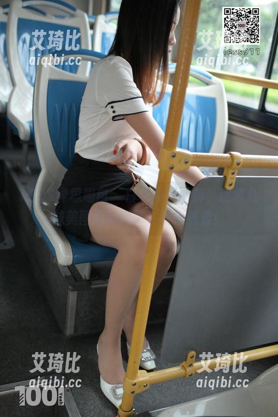 IESS异思趣向 - 白色牛仔短裤，这波九妹美图更新绝了！快来看看！