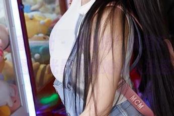 MiiTao蜜桃社 – 美到爆！佩琦Pinky圣诞最新套图，光影下的她让人流连忘返。