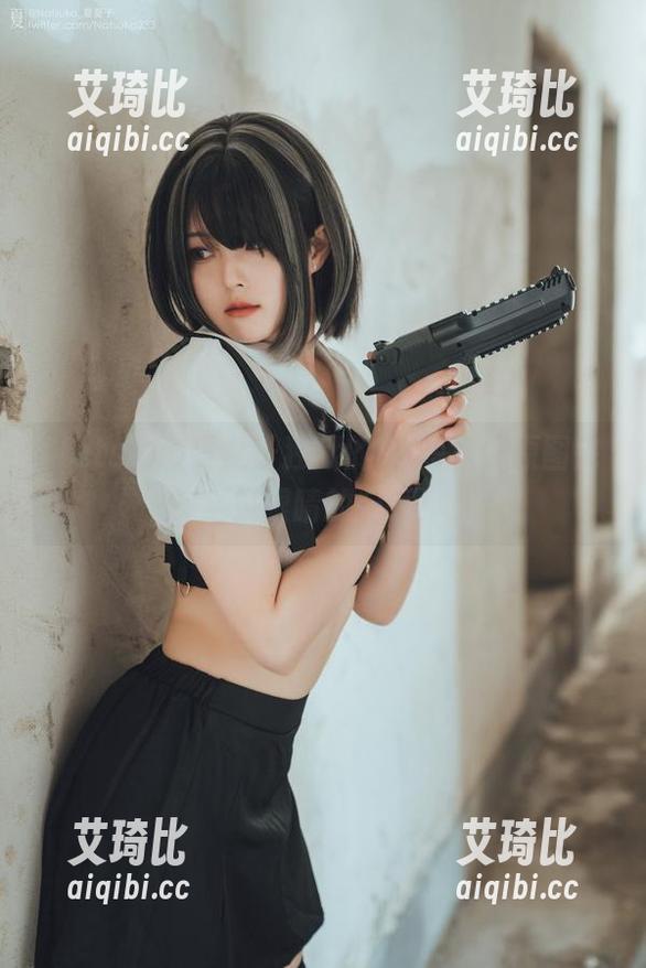 Natsuko夏夏子独献的OL短裙，原图完全是眼睛的归宿！