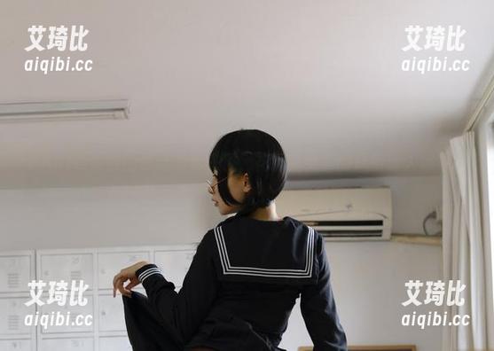 PAKI草莓酱的最新写真来了，花园兔女郎的风情诱人得不行。