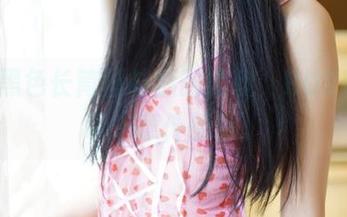 藏在黑色长筒丝袜后的柔软，ROSI原图带来意外惊喜。