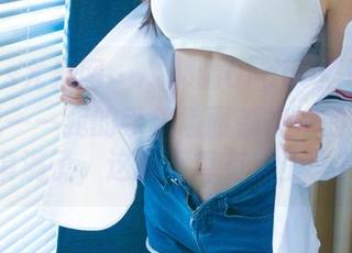 UGirls尤果网 – “郝晴Grace圣诞”高清壁纸——我的手机墙面都被她的笑容给填满了，这算不算有点上头？