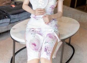 Xiuren秀人网 – 让Emily尹菲的套装美图分享点亮你的一天！光影交错，美好也在！
