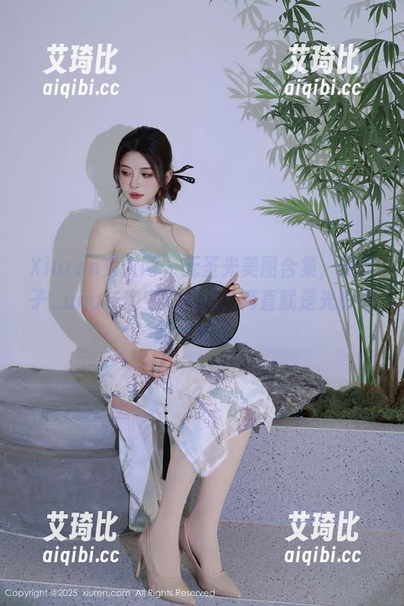 Xiuren秀人网 - 无圣光美图合集，团团子_una与镂空的碰撞，简直就是光影界的小幽默。