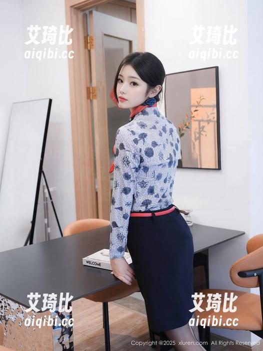 Xiuren秀人网 - 梦娜Vanessa职业装大集合：高清壁纸，让你在会议中悄悄变身时尚达人！