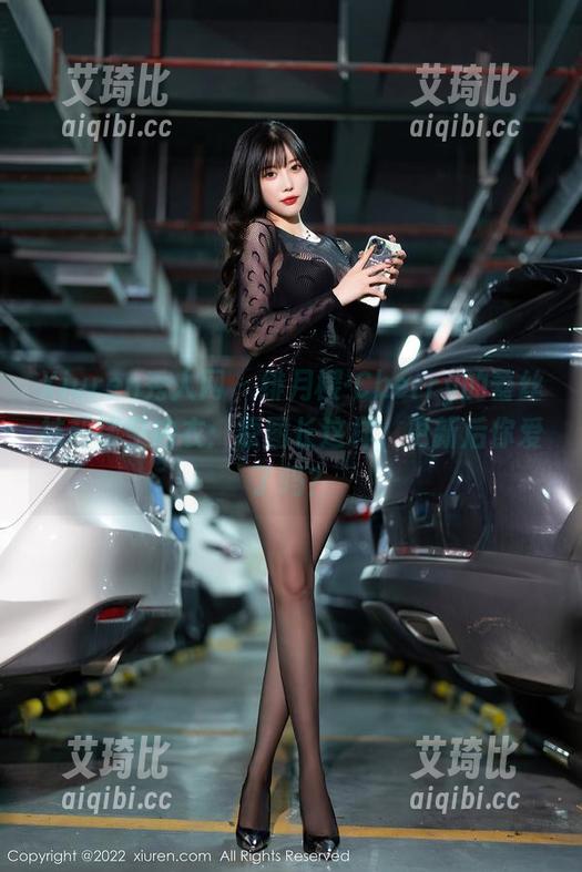 Xiuren秀人网 - 绯月樱-Cherry的蕾丝袜和镂空内衣：原图长这样，更新后你爱了吗？