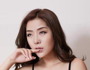 YouWu尤物馆 – 学姐Seven小七：在线美图，释放你的笑声和美貌！