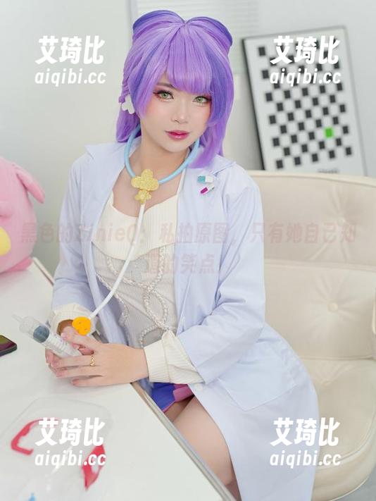 黑色的ZinieQ：私拍原图，只有她自己知道的笑点！