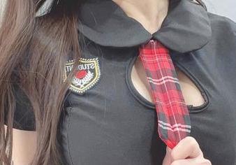 线条与光影交织，いくみ(育美)的连衣裙写真集强势更新！