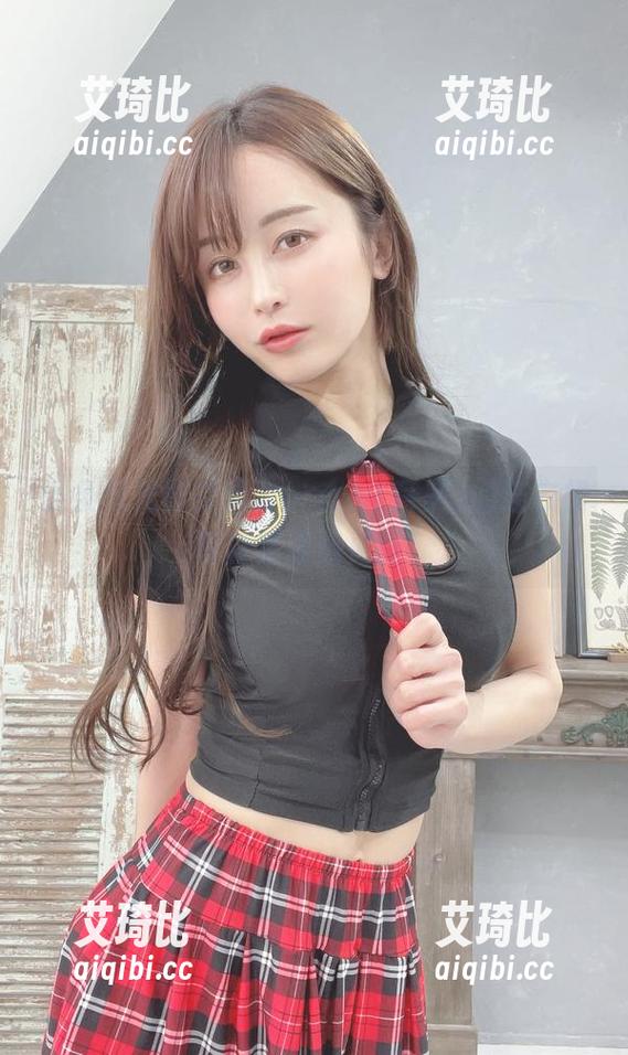 线条与光影交织，いくみ(育美)的连衣裙写真集强势更新！