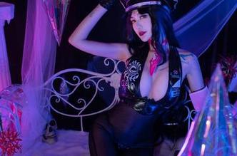 准备好体会一米八的大梨子的夏天了吗？她的泳装图包精选等你来翻阅！