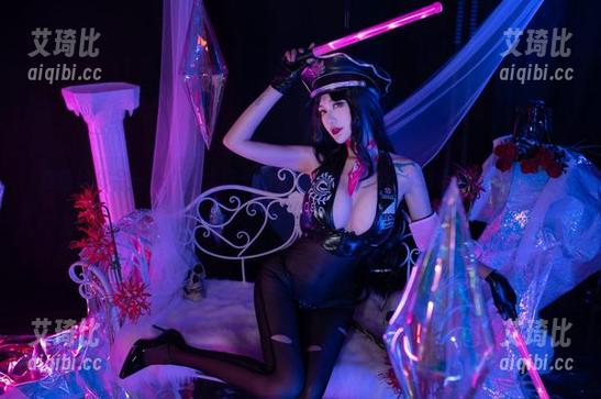 准备好体会一米八的大梨子的夏天了吗？她的泳装图包精选等你来翻阅！