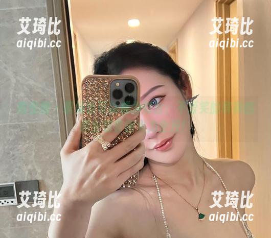 微密圈 - 职场也可以成为舞台：不爱笑的赛琳的职业装套图火力全开！