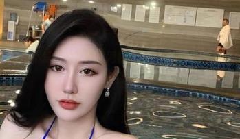 微密圈 – 窥探不爱笑的赛琳的网袜世界：作品集和原图间的微妙差别