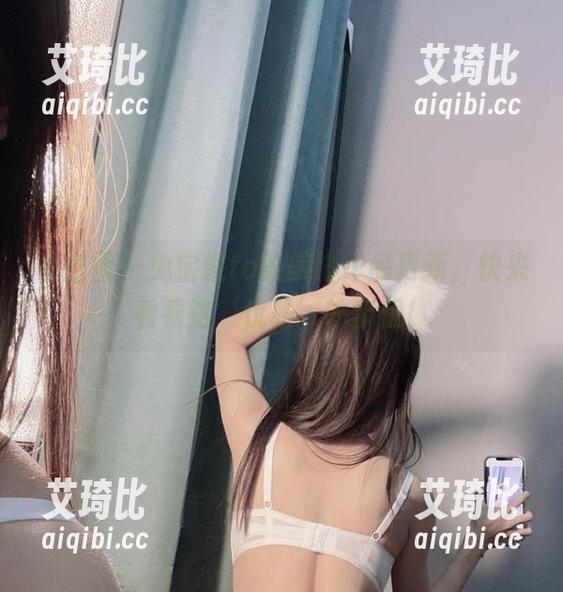微密圈 - 兔宝妮to的美脚作品更新，快来看看这‘优雅’的步伐！