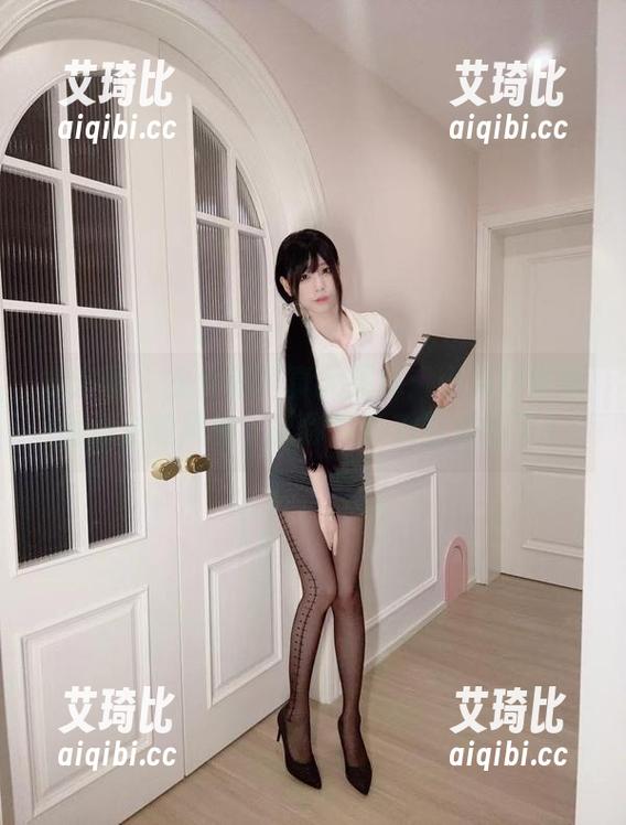 微密圈 - 兔女郎写真大揭秘：十万口草莓粥粥定制风格，让你耳朵都跟着红了！