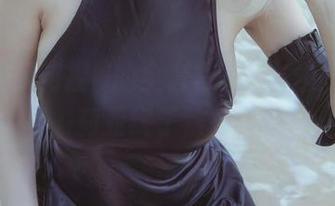 在在下萝莉控ii的全套写真中，魔王罗莎莉亚终于被征服