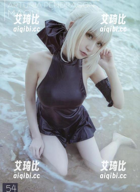 在在下萝莉控ii的全套写真中，魔王罗莎莉亚终于被征服