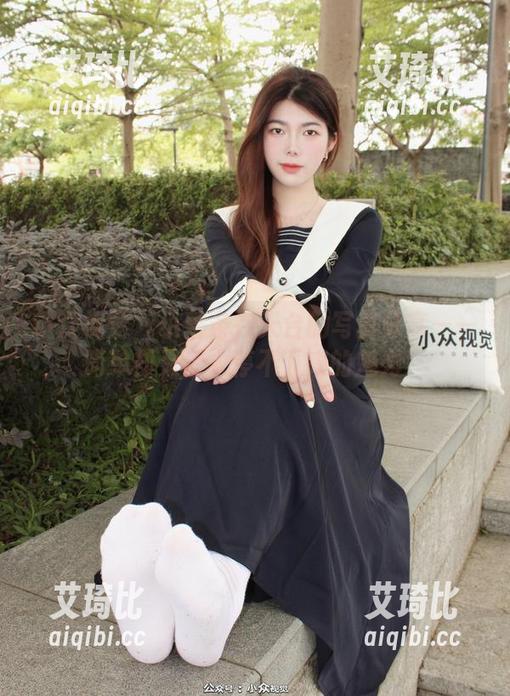 小众视觉 - 小薯条在天台的写真分享——简单却又让人停不下来的魅力！