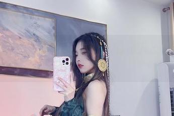 纯欲吊带全套图集：小小奶瓶儿的甜蜜纠结！