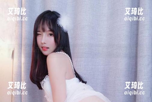 小小奶瓶儿在高清世界里的油亮探险，感受不同的cos风格！