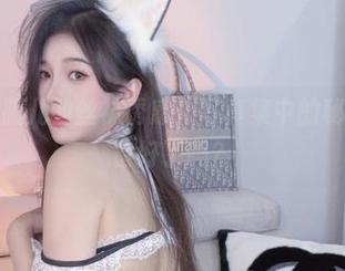 小小奶瓶儿的丝袜诱惑，写真集中的秘密你准备好了吗？