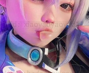 福利图集新宠——小瑶幺幺的吊带时刻，来感受一下！