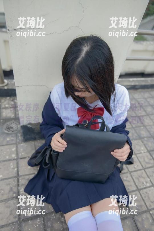 少女秩序 - 鹿可夏日图集：呀，天太热了，看完有点“心动”的感觉，是要喝酒吗