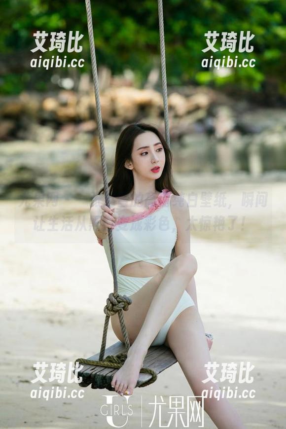 尤果网 - 一张赵雪的高清纯白壁纸，瞬间让生活从黑白变成彩色，太惊艳了！