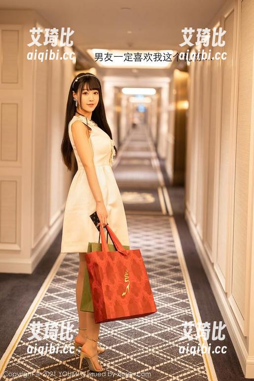 尤蜜荟 - 朱可儿Flora眼镜最新原图，来看看她的眼神里藏了什么惊喜！