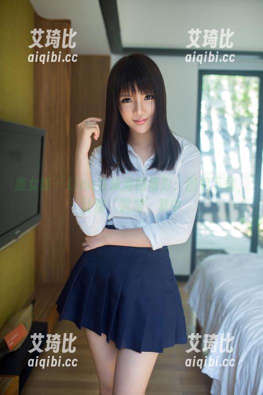 推女郎 - Lina在泳池的倩影：图包下载，让你‘沉浸’其中