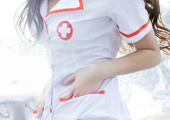 推女郎 – 懒洋洋的夏天：杨伊写真里的阳光透过树影