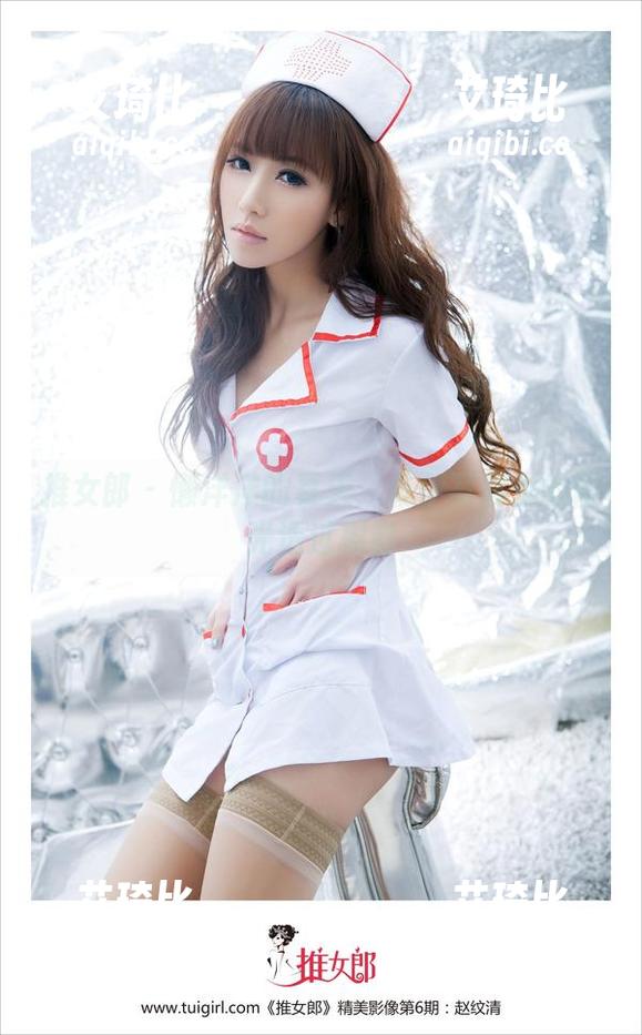 推女郎 - 懒洋洋的夏天：杨伊写真里的阳光透过树影