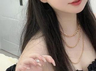 是依酱呀的私拍秘密，感觉就像她在耳边轻声诉说。