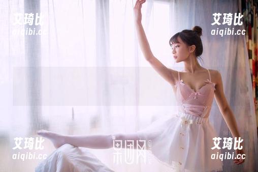 果团网 - 从little贝壳喵的自拍中溢出的优雅：是一种病吗，偏爱这种写真？