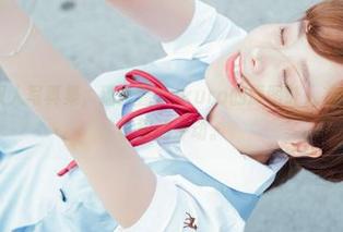 波萝社 – 双人写真集，猫九酱Sakura的原图让人有种想藏在画框里的冲动。