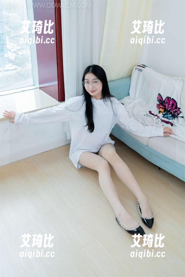 物恋传媒 - 嘟嘟黑丝写真笔记：原图里的轻盈与微妙，来看看这些脚尖加固款是如何撩动心弦的吧。