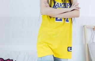 物恋传媒 – 不穿校服也能美成这样？菲菲的写真，你下载了吗？