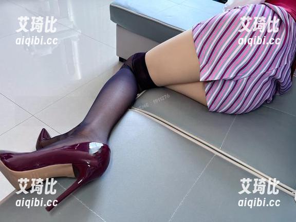 微密圈 - 短裙魅力不可挡，无圣光白龙猫女的新套图！