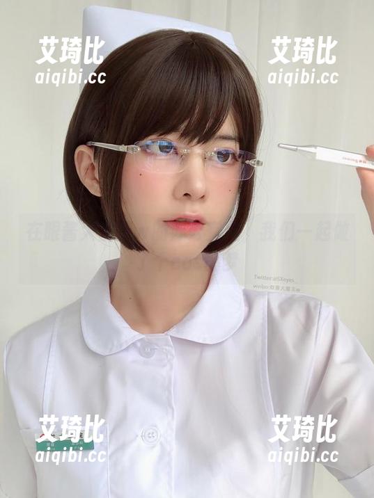 在眼酱大魔王w的办公室里，我们一起做了个cos的梦