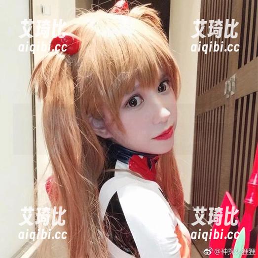 神探火狸狸 神探火狸狸化身空姐,cos作品里透着梦幻的气息,仿佛坐在云朵上!