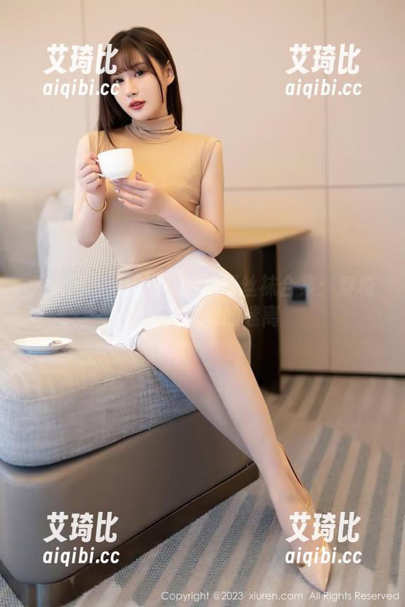 秀人网 - z杯悠悠的柔情丝袜合集：穿梭于光影之间的迷离