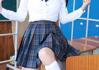 秀人网 – 夏诗雯Sally连衣裙套图：想不想体验什么叫‘衣服也会爱你’？
