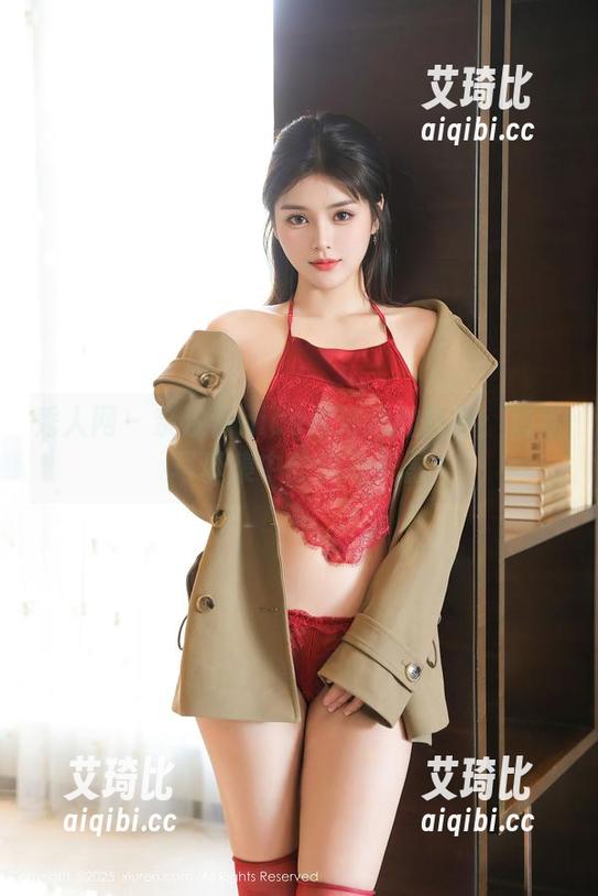 秀人网 - 奈汐酱nice与海边的故事：最新写真集中的流动光影