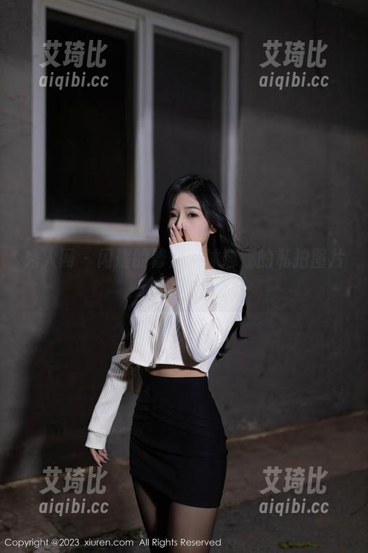 秀人网 - 闪耀的修女：沐娜娜的私拍图片，偷偷俘获眼球