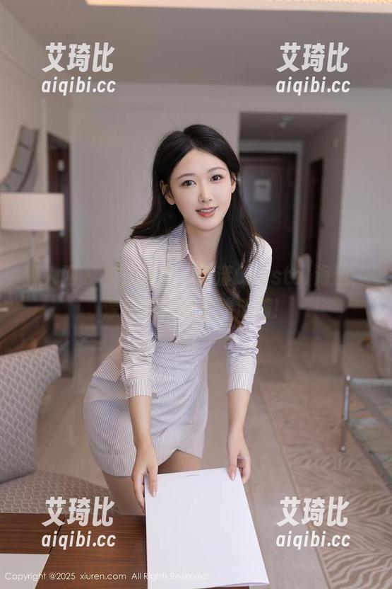 秀人网 - 免费图集：荡漾Crystal海边，像是在看水里的涟漪！
