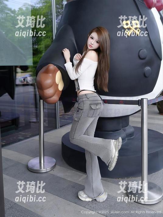 秀人网 - 又一波更新！葛征净高184cm的白丝套图，伴随着微风轻轻摇曳。