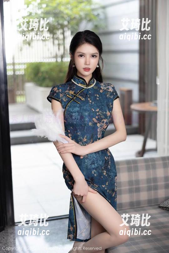秀人网 - 定制的黑丝魅力：谢小蒽的一千种可能性